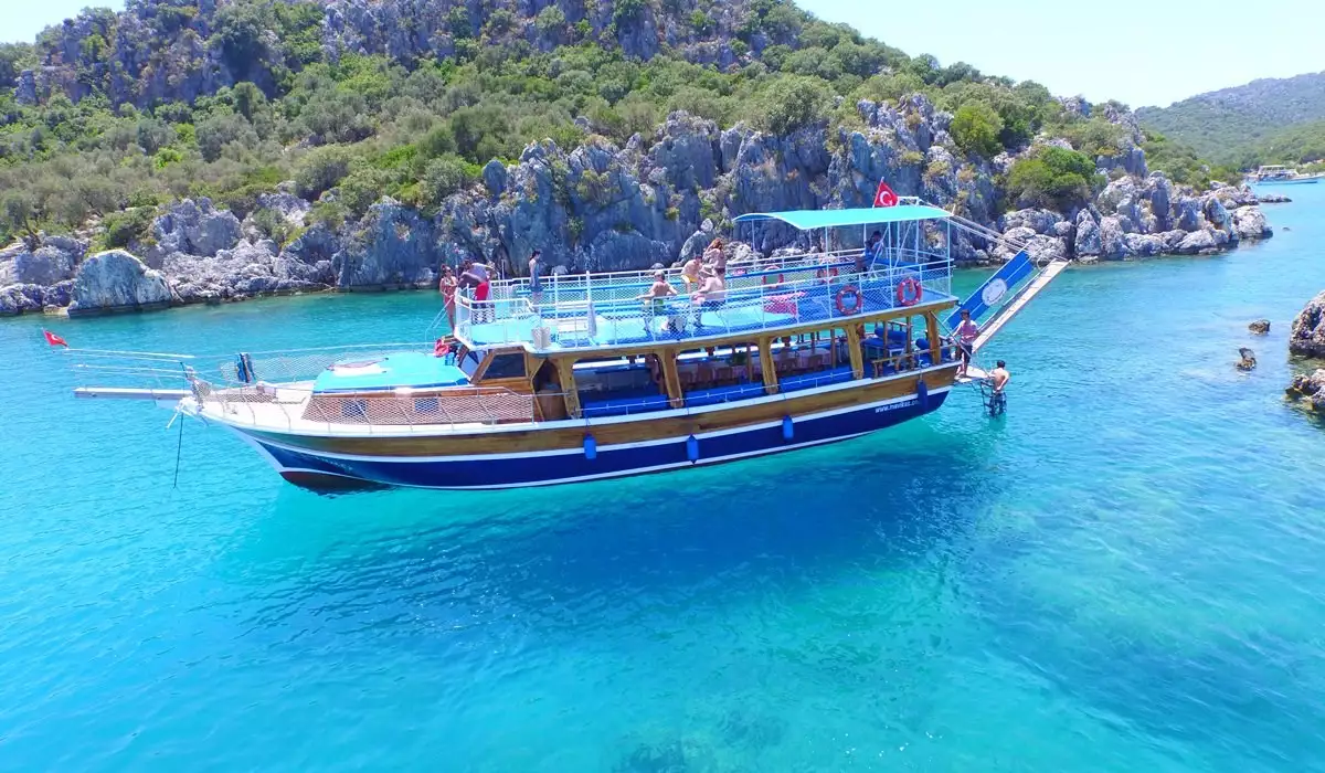 SINIRSIZ ÖĞLE YEMEĞİ DAHİL FOÇA TEKNE TURU