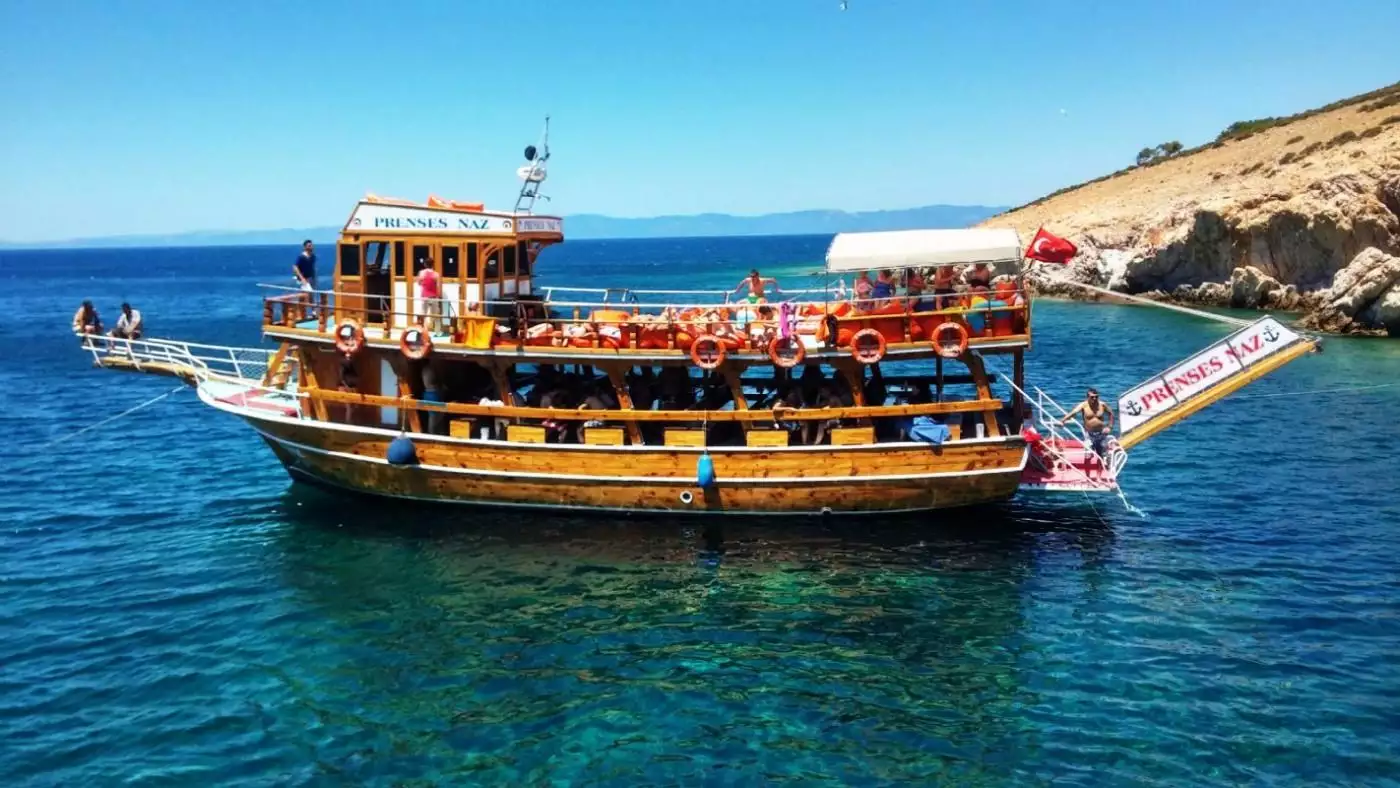 SINIRSIZ ÖĞLE YEMEĞİ DAHİL AYVALIK TEKNE TURU                                                